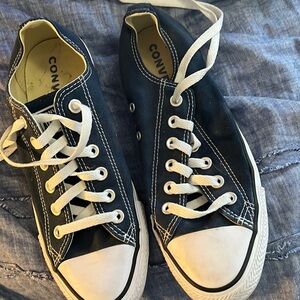 Navy blue size 8 womens / size 6 mens . new !